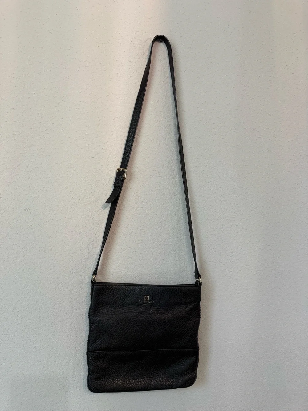 Kate Spade New York Black Crossbody Bag Zip Closure Logo Adjustable Strap Gold